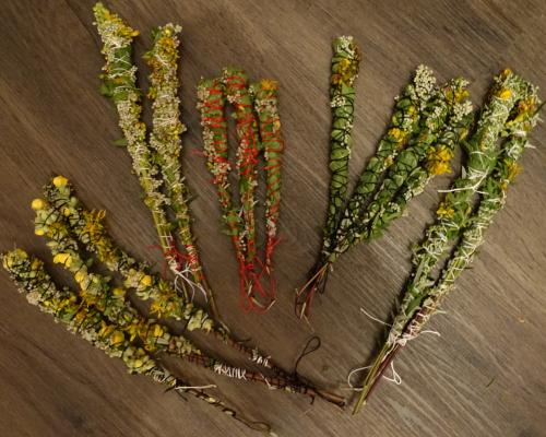 Räucherstäbchen aus Kräutern